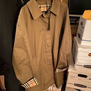 Burberry 	Trench Coat NWT (miss marked size)	Olive/Tan	10